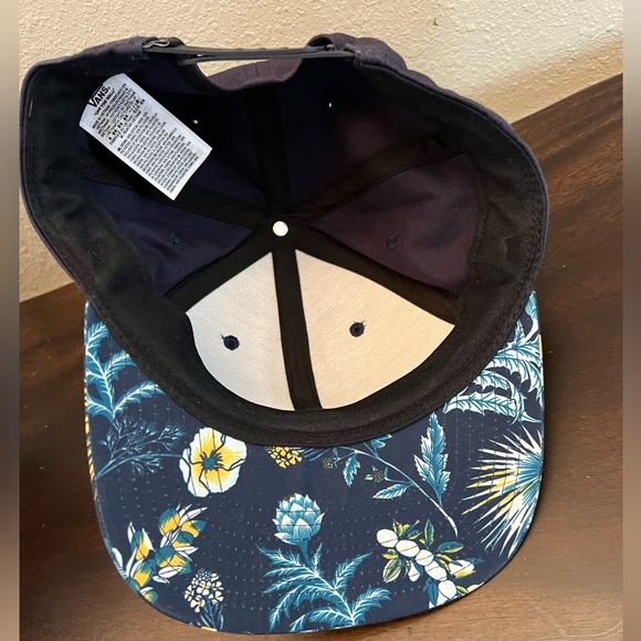 Vans Hawaiian SnapBack hat - Picture 2 of 3